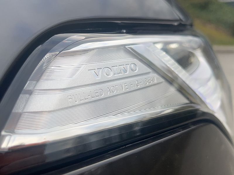 Volvo  T8 eAWD Ultim Dark